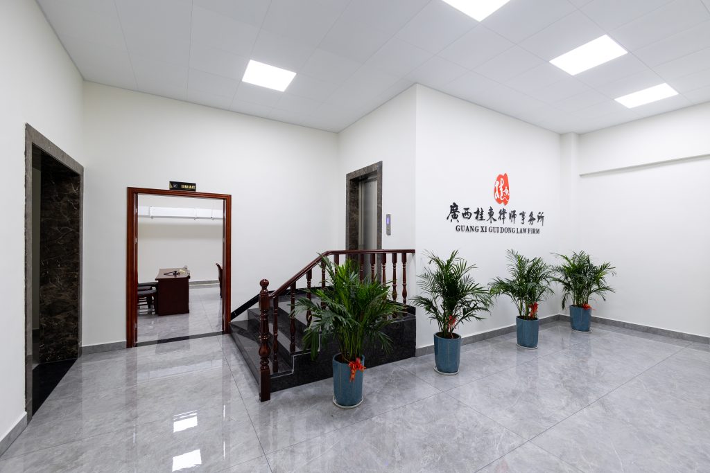 楼梯与办公走廊